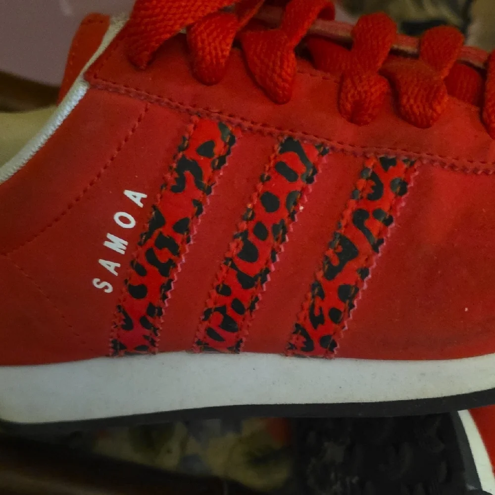 Vintage Adidas Samoa Red and Black Women's Sneakers - Picture 5 of 5